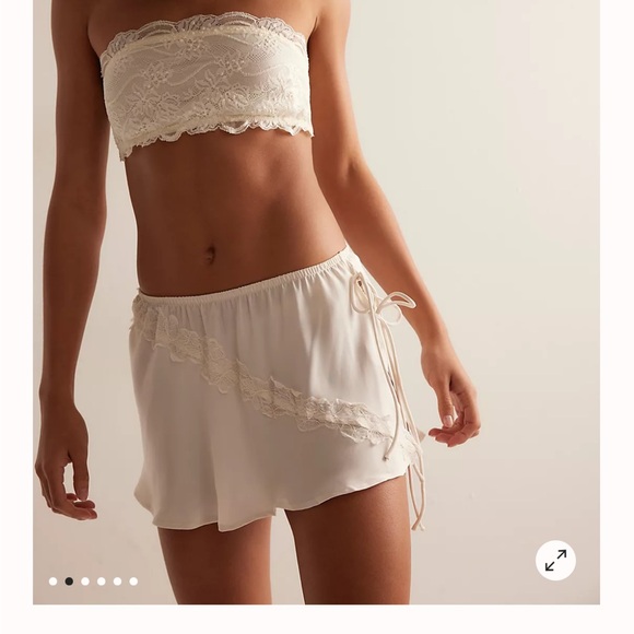 NWT Free People Intimately Soft Flutter Half Slip S - Picture 1 of 6